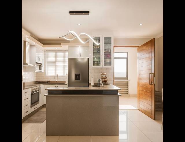 2 BEDROOM APARTMENT FOR SALE IN UMHLANGA CENTRAL